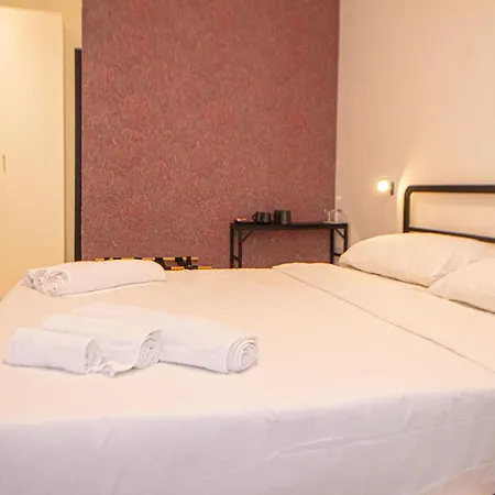 Rhome 34 Guest house