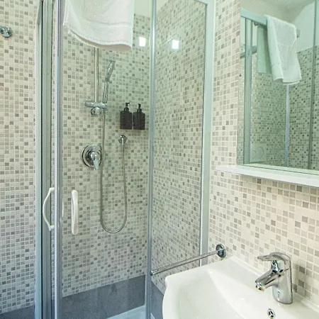 ゲストハウス Rhome 34 4*